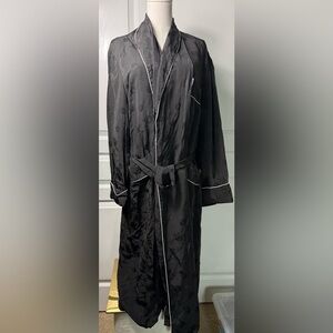Vintage Chinese Silk Robe/Smoking Jacket. Black Jacquard Hangzhou Silk
